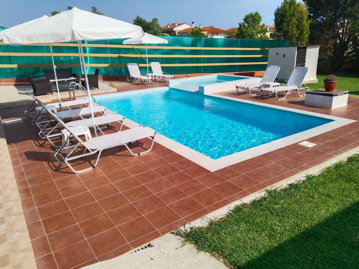 Maria Lemoni Swimming Pool Apartment Неа-Скіоні Екстер'єр фото